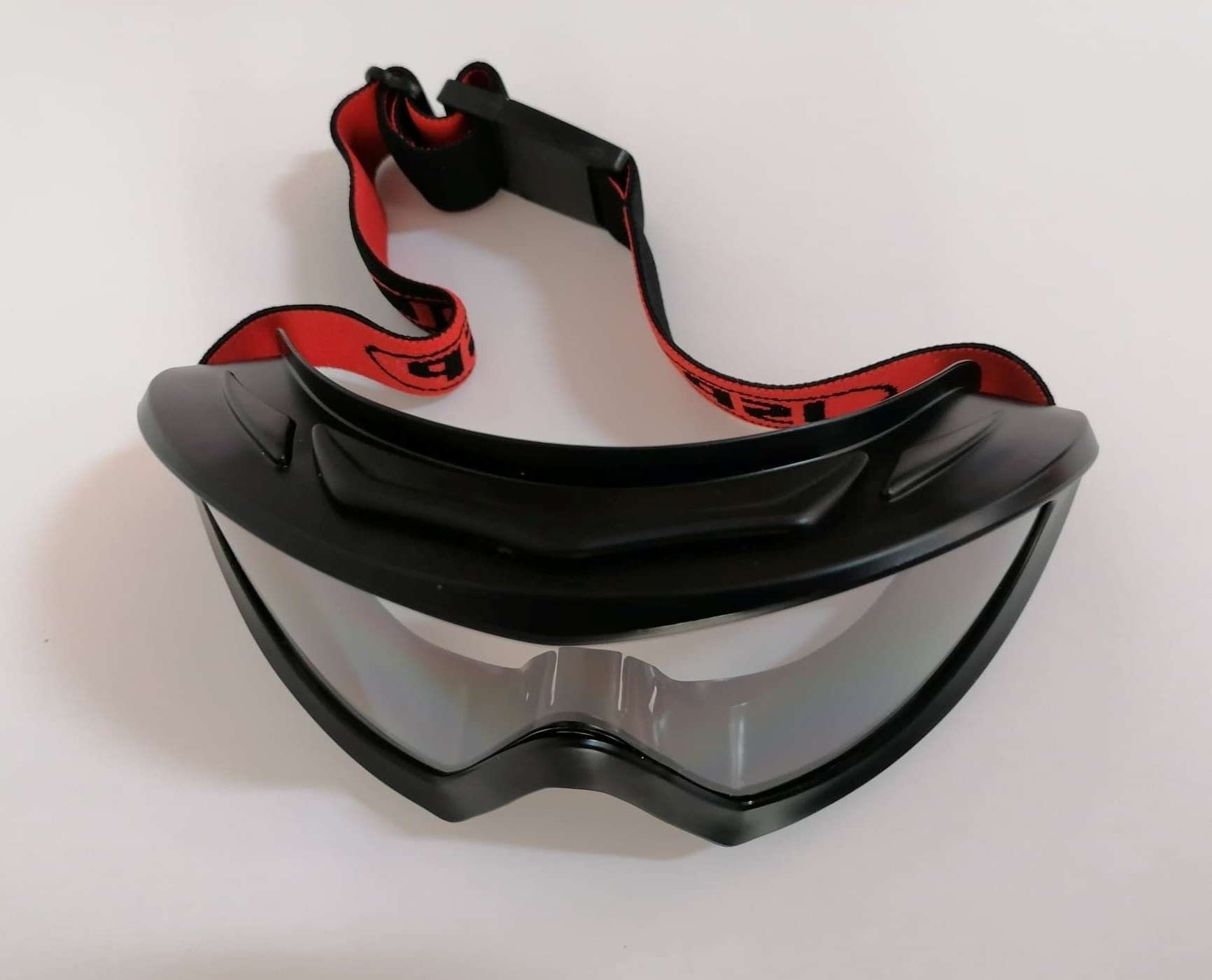 OCHELARI DE PROTECTIE CU AERISIRE INDIRECTA TIP GOOGLE