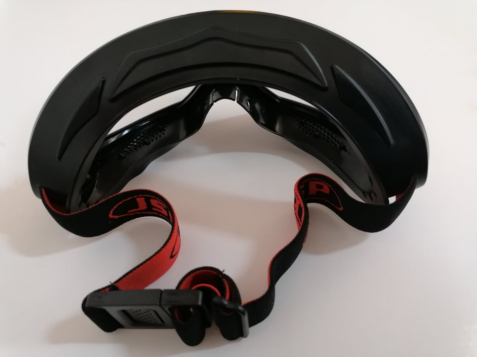 OCHELARI DE PROTECTIE CU AERISIRE INDIRECTA TIP GOOGLE